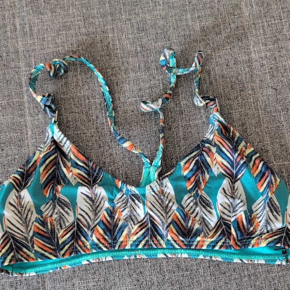 Pakaloha Other - Pakaloha Multicolor Feather Bikini Top